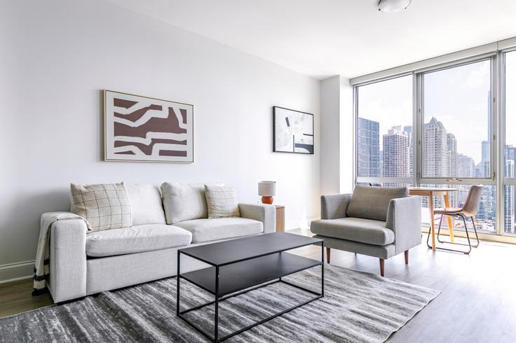 Chicago, Chicago에 위치한 Two West Delaware 아파트의 세련된 인테리어가 돋보이는 거실 Chicago, Chicago에 위치한 Two West Delaware 아파트의 세련된 인테리어가 돋보이는 거실