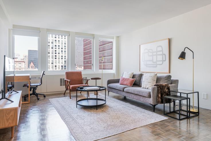 Boston BostonのAva back bayのアパートメントにある、モダンな家具を備えたエレガントなデザインのリビングルーム