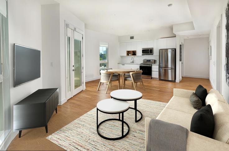 Los Angeles, Los Angeles에 위치한 Mariposa on 3rd 아파트의 세련된 인테리어가 돋보이는 거실 Los Angeles, Los Angeles에 위치한 Mariposa on 3rd 아파트의 세련된 인테리어가 돋보이는 거실