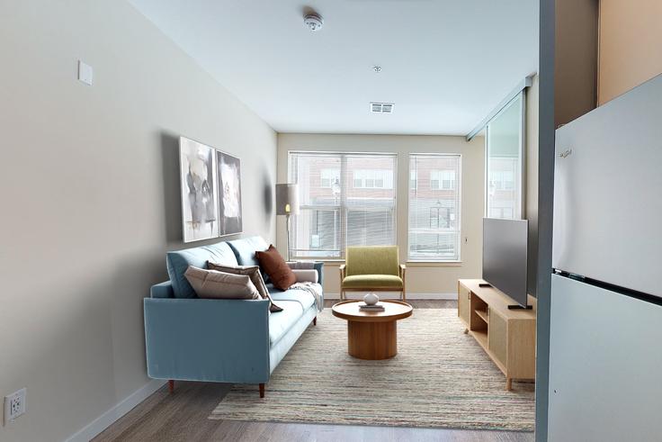 Avalon yonkers adresindeki bir dairede modern mobilyalarla zarif bir şekilde tasarlanmış oturma odası Yonkers, Yonkers Avalon yonkers adresindeki bir dairede modern mobilyalarla zarif bir şekilde tasarlanmış oturma odası Yonkers, Yonkers