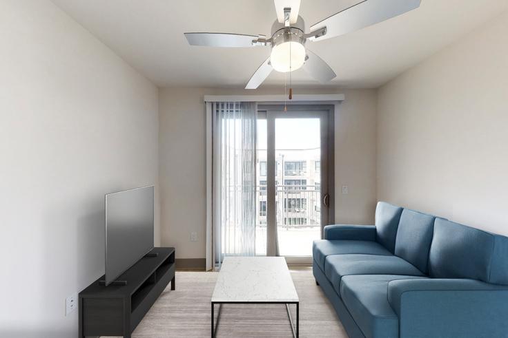 Elegante sala de estar con mobiliario moderno en un apartamento en Cortland Decatur East en Decatur, Decatur