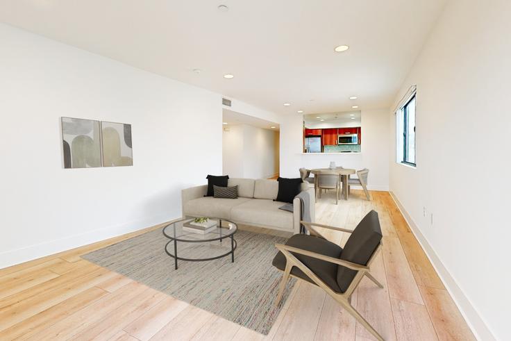 Elegante sala de estar con mobiliario moderno en un apartamento en Santa Monica Federal en Los Angeles, Los Angeles Elegante sala de estar con mobiliario moderno en un apartamento en Santa Monica Federal en Los Angeles, Los Angeles